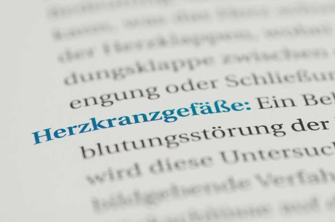 Das Glossar erläutert medizinische Begriffe leicht verständlich. Ausschnitt aus einer Definition von Herzkranzgefäße in einem Lexikon